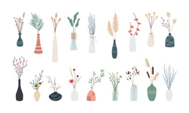 Çiçek vazolarındaki buketler, tropikal yapraklar, çiçek açan çiçekler. Cam, çeşitli şekil ve renklerde seramik modern vazolar. Dekoratif çiçek tasarımı elementleri. İzole vektör illüstrasyonu