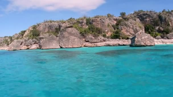 Segling Längs Kusten Ombord Motorbåt Genom Karibiska Havet Nära Några — Stockvideo