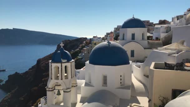 Cúpula Azul Iglesia Oia — Vídeos de Stock