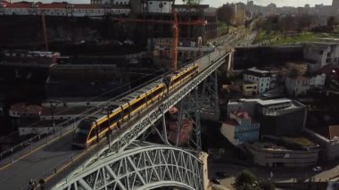 Portekiz Subway ile Porto Köprüsü