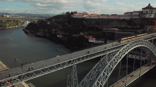 Metrotrein Porto Bridge Portugal — Stockvideo