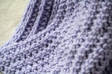 Mor el örgüsü giysiler internette