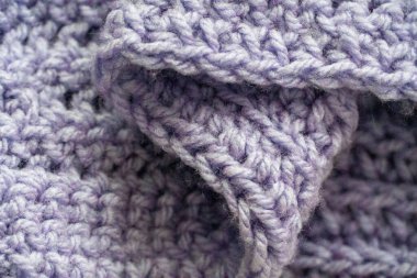 Mor el örgüsü giysiler internette