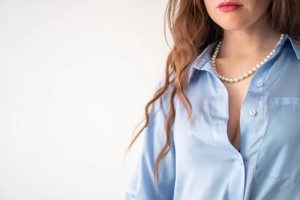 Menina Escritório Camisa Azul Colar Pérolas Imagens De Bancos De Imagens Sem Royalties