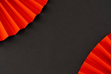 Renkli kağıt yaprakları farklı renklerde katlanmış ilginç bir arkaplan