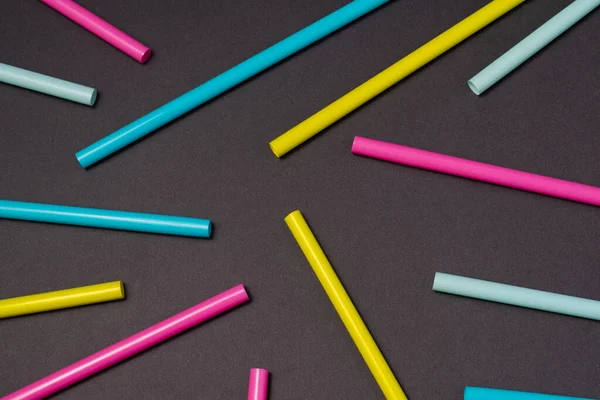 Palha Coquetéis Colorida Para Bebidas Nas Cores Rosa Amarelo Azul — Fotografia de Stock