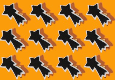 Dekoratif ürünlerin yaratıcı desen fotoğrafı: turuncu arkaplan ve ev dekorasyonu için yıldızlar