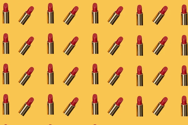 Kreative Muster Mode Foto Von Kosmetik Beauty Produkte Roter Lippenstift — Stockfoto