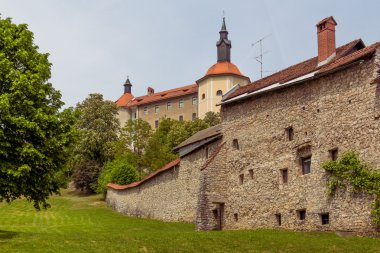 kale ve duvar.