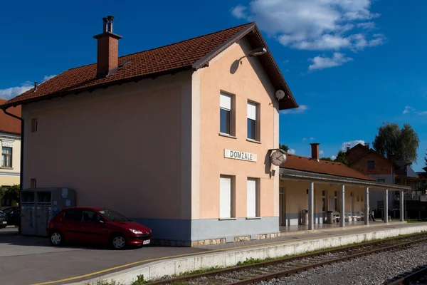 Estação de comboios de cidade pequena . — Fotografia de Stock