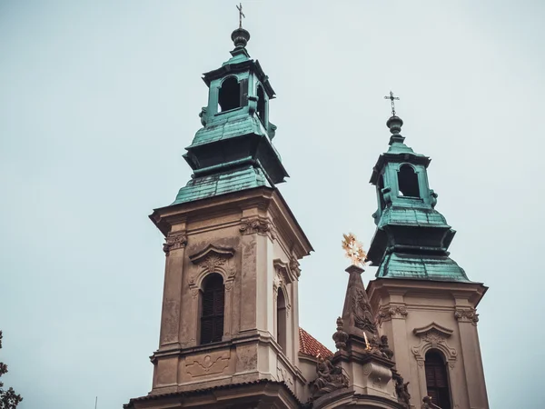 Antigua Hermosa Torre Iglesia Prague — Foto de Stock