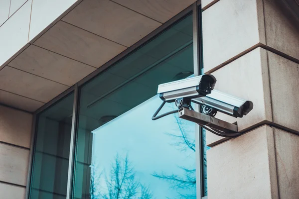 Primer Plano Las Cámaras Seguridad Muro Exterior Del Edificio Urbano — Foto de Stock