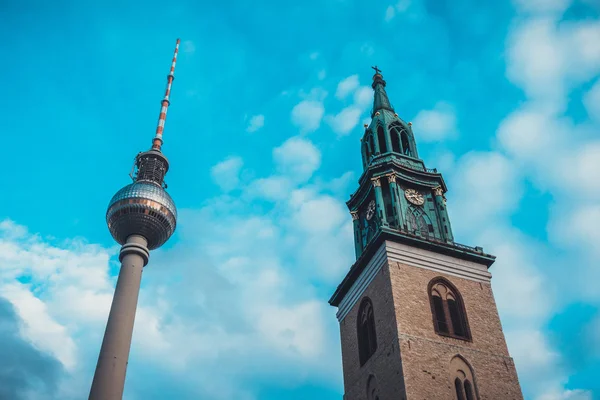 Low Angle Architectural View Clock Tower Steeple Mary Church Frente — Fotografia de Stock