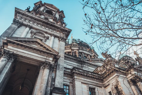 Vista Ángulo Bajo Extrema Entrada Estilo Arquitectónico Neorrenacentista Catedral Berlín — Foto de Stock