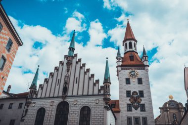 Ekli Kulesi ile bina Gotik tarz