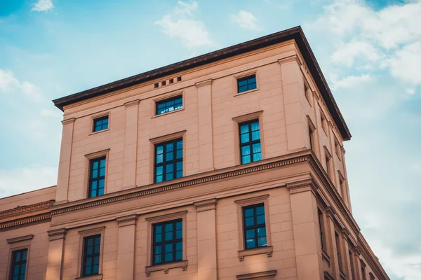 Arancio facciata edificio — Foto Stock