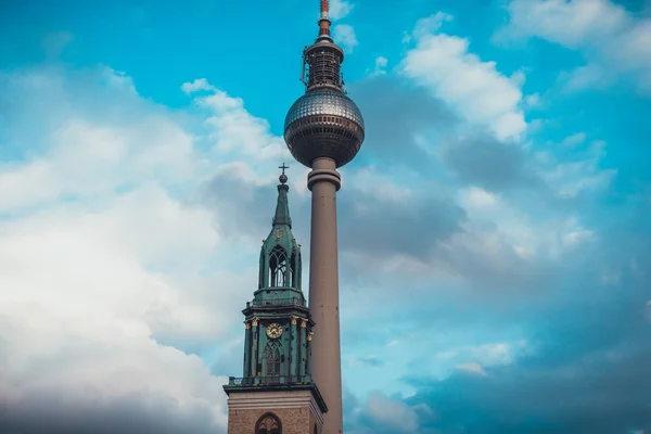Kirche Und Fernsehturm Berlin Alexanderplatzer Berlin Alexanderplatz — Stockfoto