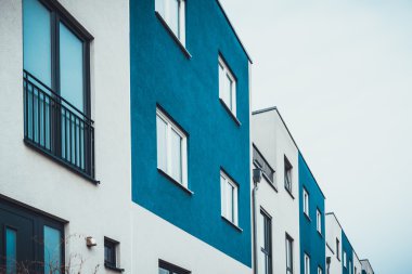 townhouse düşük açılı görünümü