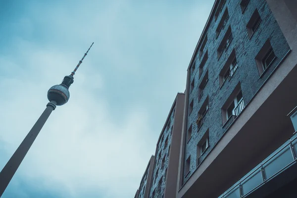 Low angle view of plain urban city apartments — Stock Photo, Image