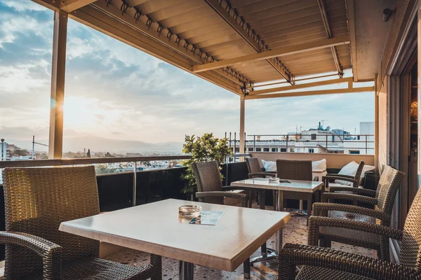 Restoran masa ve sandalye bir açık hava verandada