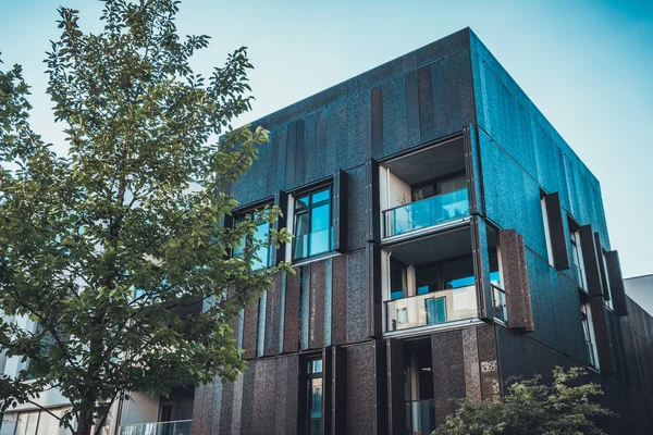 Modern siyah dikdörtgen köşe townhouse