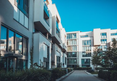 güzel ve modern townhouses beyaz cepheler ile