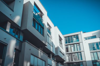 Beyaz ve modern mimarinin townhouses