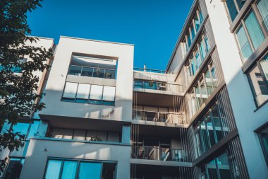 Ofis binasının modern mimarisi