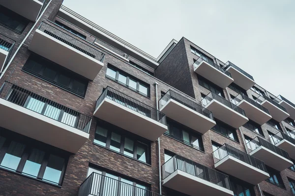 Modernos apartamentos arquitetados com alguma varanda — Fotografia de Stock