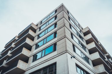 Düşük açılı Odalı Villa köşesinde