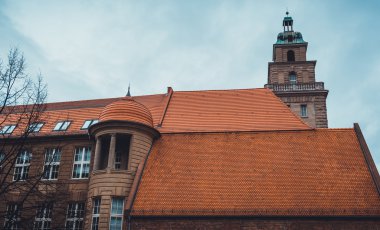 Kubbe tarihi kilise tarafında