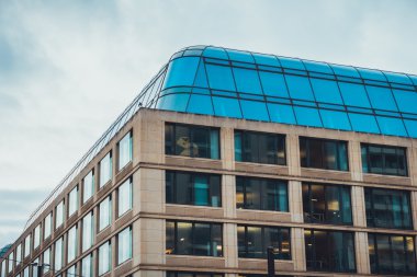 Kubbe ile kentsel inşaat cadde düzey görünümü