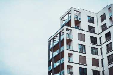 Apartmanın açık çatı Balkonlu