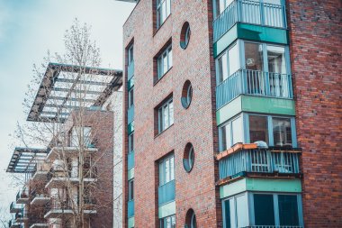 Süslü tuğla ve boyalı çelik condominiums