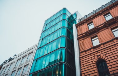 Dış Cephe cam asansör boşluğuna binalar arasında