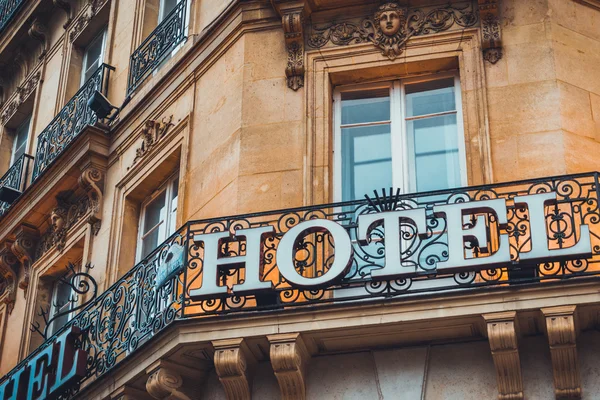 Süslü Ferforje iş tabelada otel