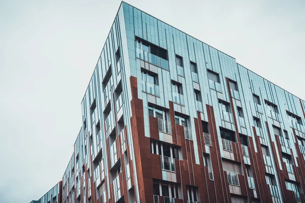 Moderno apartamento de lujo exterior con ángulos agudos — Foto de Stock