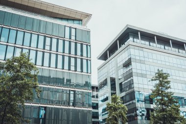 Ofis binaları çiftinin dış görünümü