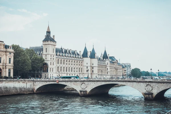 Historic building near bridge and canal — Stock Photo, Image