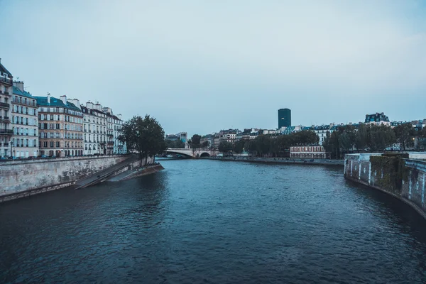 Wide canal with no boats in it — Stock Photo, Image