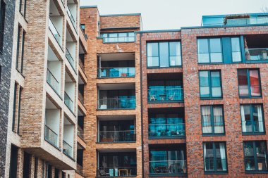 Karmaşık köşe konut düşük açılı görünüş