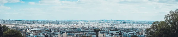 Панорамный вид на большой европейский город — стоковое фото