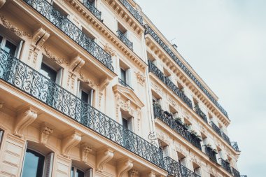 Chateaux düşük açılı görünümü apartments tarz