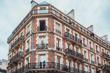 Tuğla tarihsel dairelerin düşük açılı görünüş