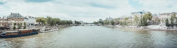 View of boats and buildings from wide canal — Stock Photo, Image