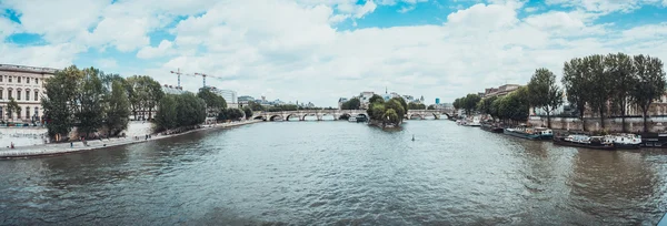 View of trees and city from center of canal — Stock Photo, Image