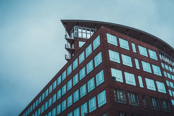 Low angle view of housing with segmented top — Stock Photo, Image