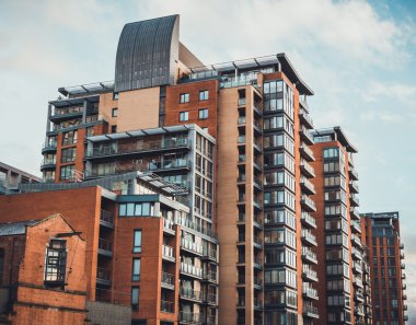 Eski ve yeni yüksek binaların