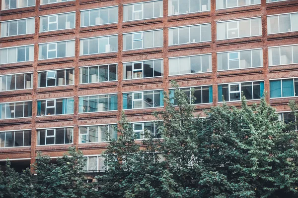 Типова будівля офісу Манчестер цегла — стокове фото