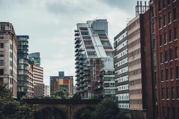 Mix di vecchi e nuovi loft residenziali — Foto Stock